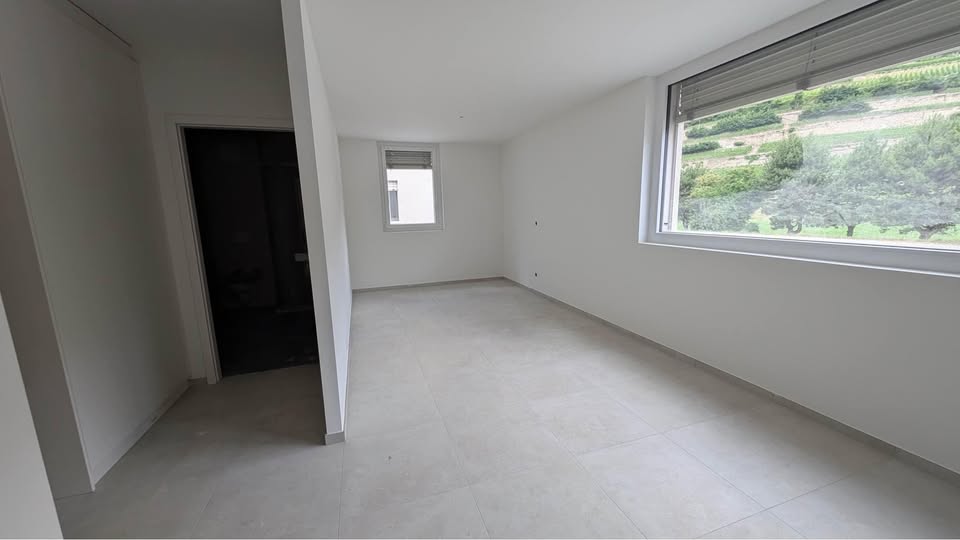 Grand studio neuf à Uvrier