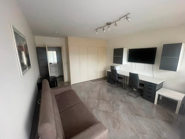 1.5-room studio available for lease takeover in Gaillard
