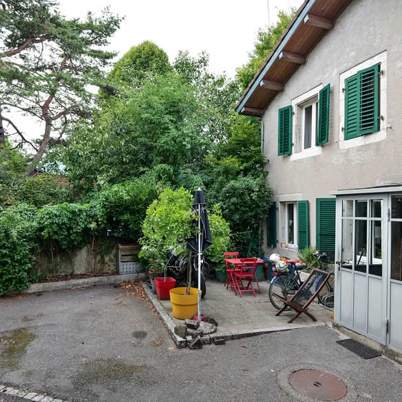 2 beds · 1.5 bath · House